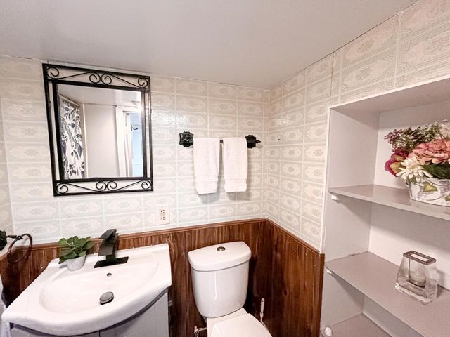 5315 W Portage AVENUE, Milwaukee, WI 53223