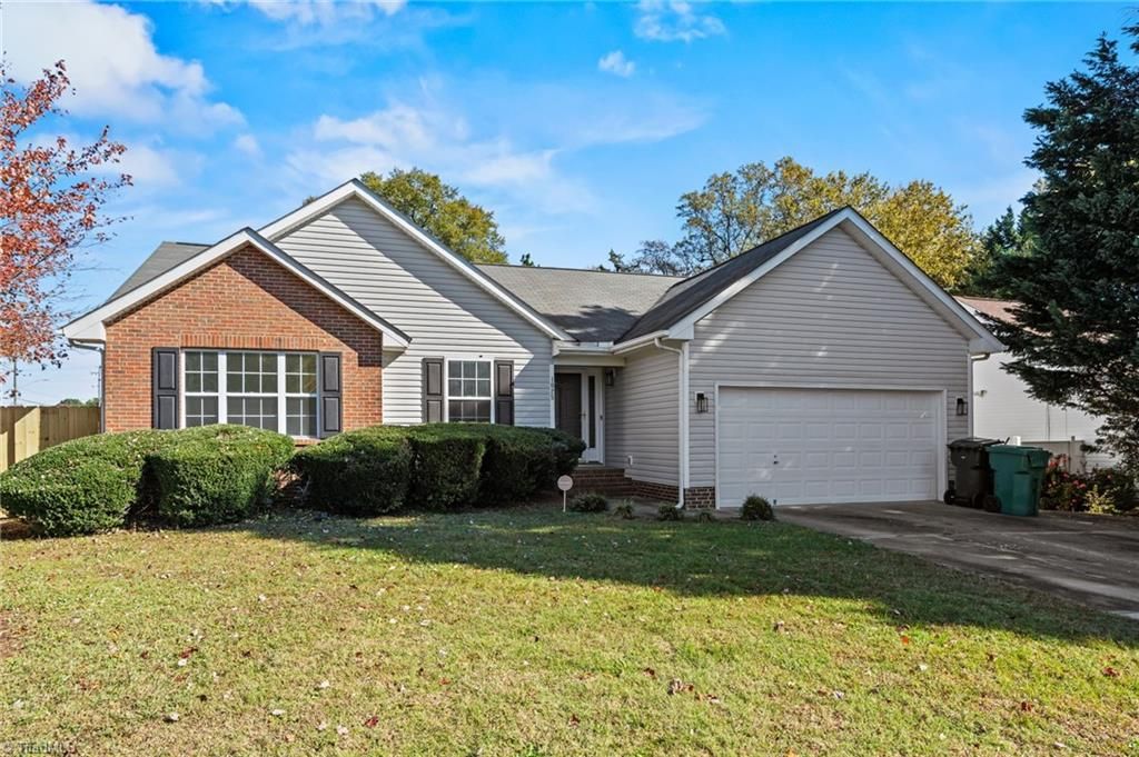 1025 Somerset Crossing Lane, Kernersville, NC 27284