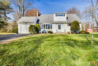 26 Seminole Circle, West Hartford, CT 06117