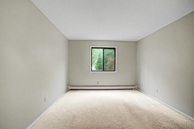 2680 Oxford Street N 107, Roseville, MN 55113