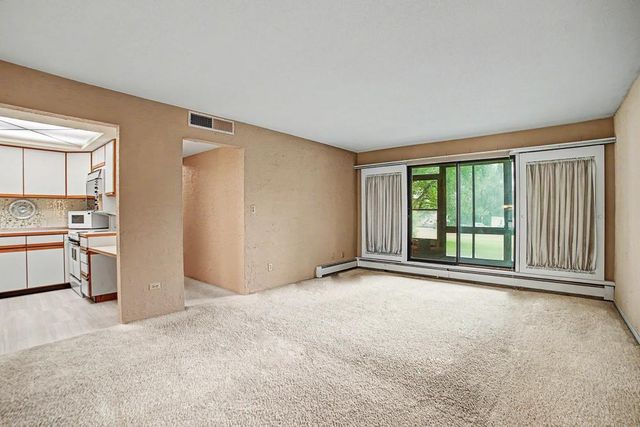2680 Oxford Street N 107, Roseville, MN 55113