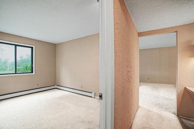 2680 Oxford Street N 107, Roseville, MN 55113