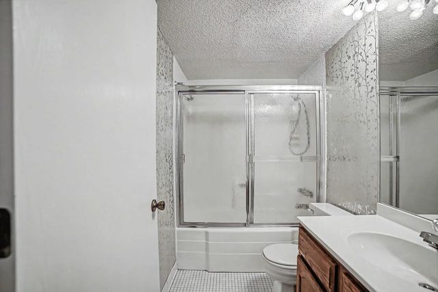 2680 Oxford Street N 107, Roseville, MN 55113