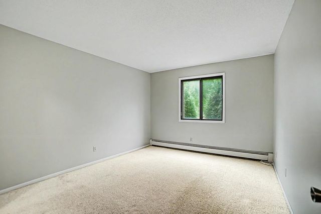 2680 Oxford Street N 107, Roseville, MN 55113