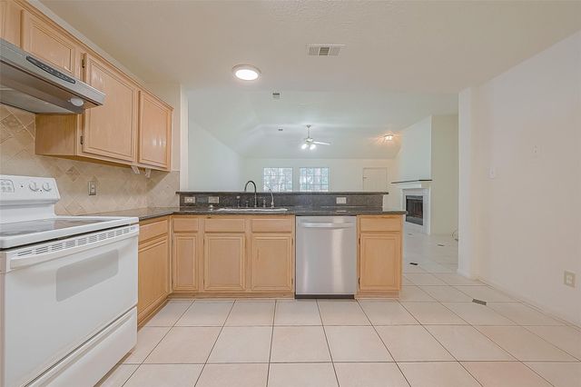 9138 Blake Bend Circle, Houston, TX 77095