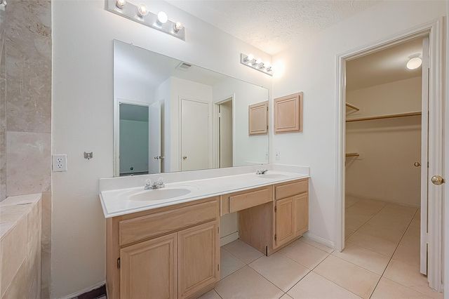 9138 Blake Bend Circle, Houston, TX 77095