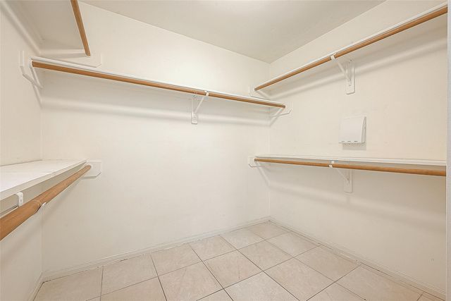 9138 Blake Bend Circle, Houston, TX 77095