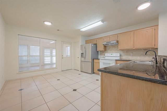 9138 Blake Bend Circle, Houston, TX 77095