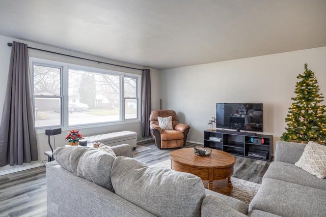 2915 S GLADYS AVENUE, Appleton, WI 54915