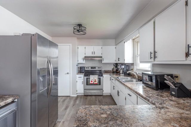 2915 S GLADYS AVENUE, Appleton, WI 54915