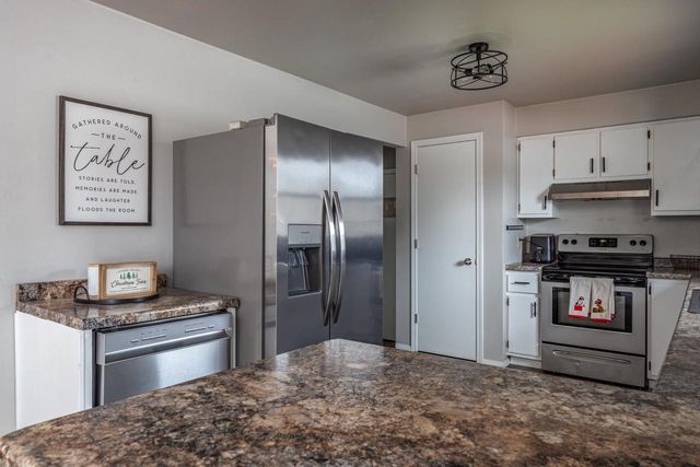 2915 S GLADYS AVENUE, Appleton, WI 54915