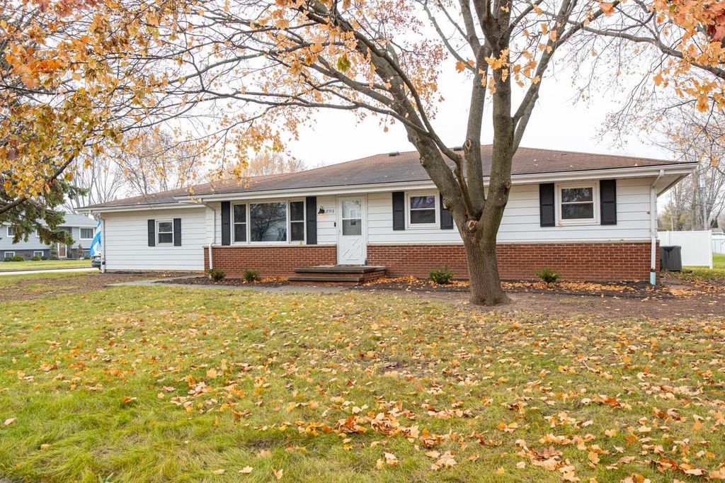2915 S GLADYS AVENUE, Appleton, WI 54915