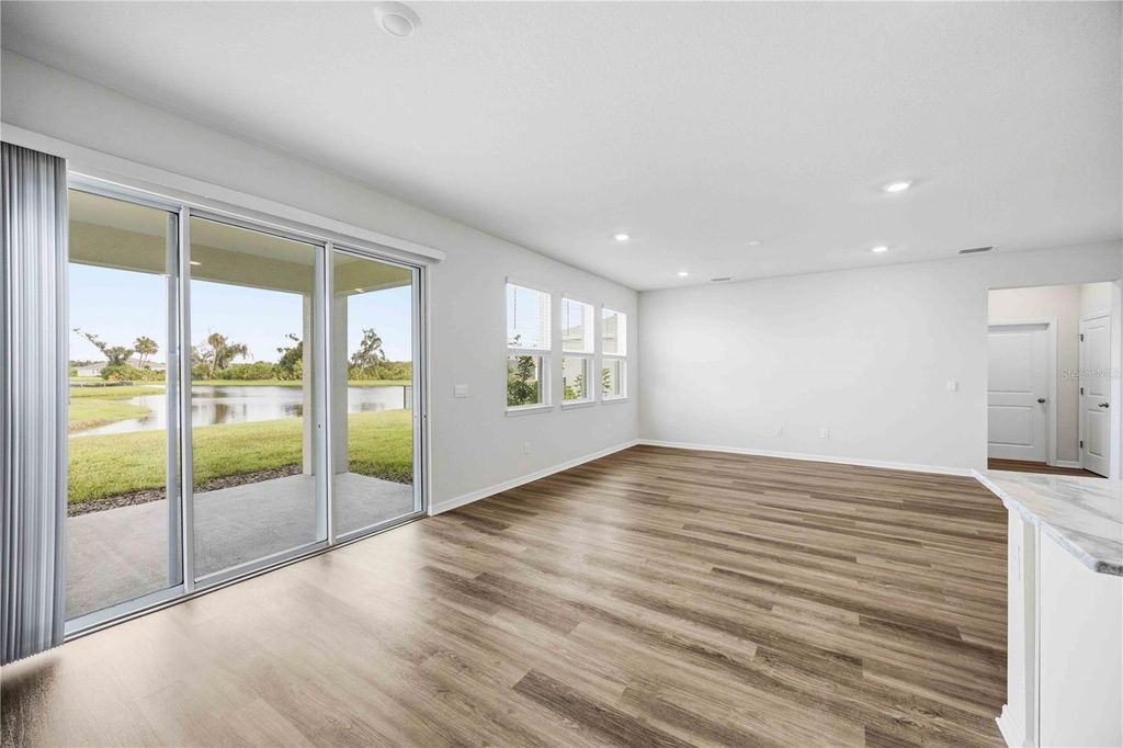 Image 12 of property listing at 624 160TH STREET E, Bradenton, FL 34212