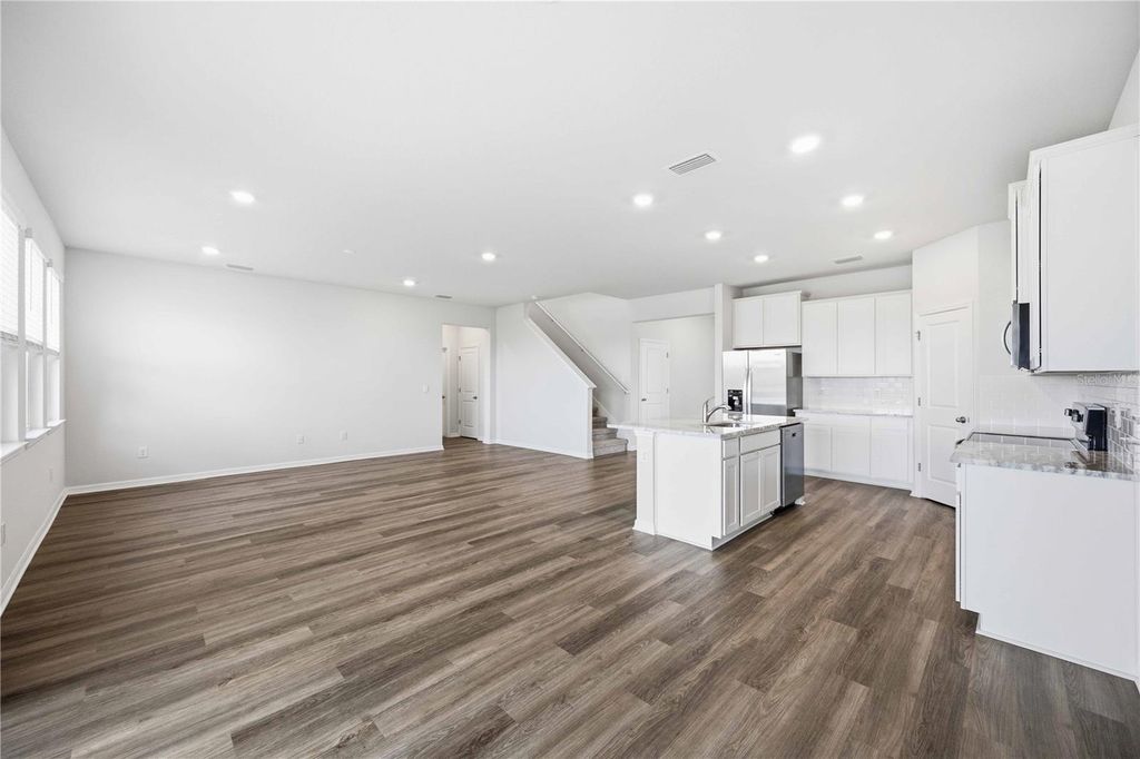 Image 14 of property listing at 624 160TH STREET E, Bradenton, FL 34212
