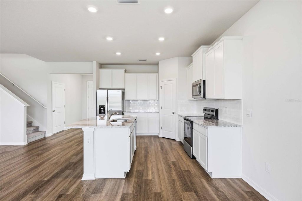 Image 16 of property listing at 624 160TH STREET E, Bradenton, FL 34212