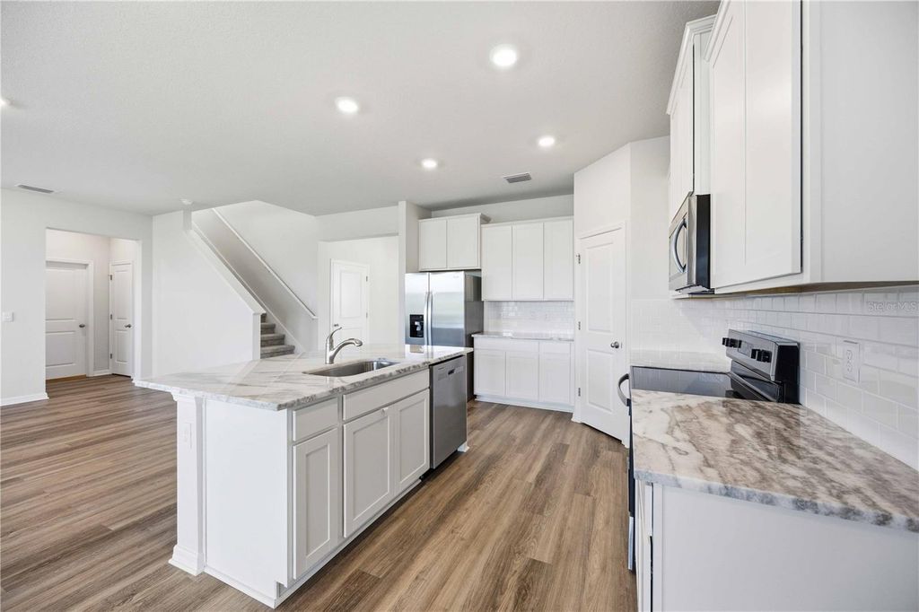 Image 18 of property listing at 624 160TH STREET E, Bradenton, FL 34212
