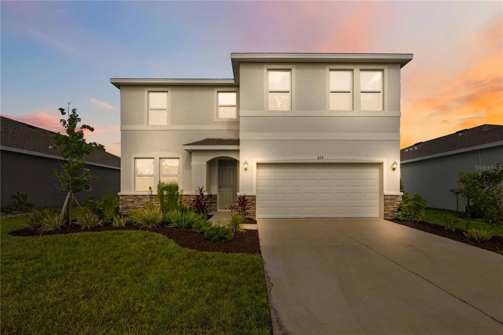 Image 4 of property listing at 624 160TH STREET E, Bradenton, FL 34212