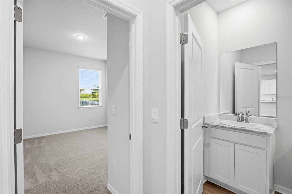 Image 33 of property listing at 624 160TH STREET E, Bradenton, FL 34212