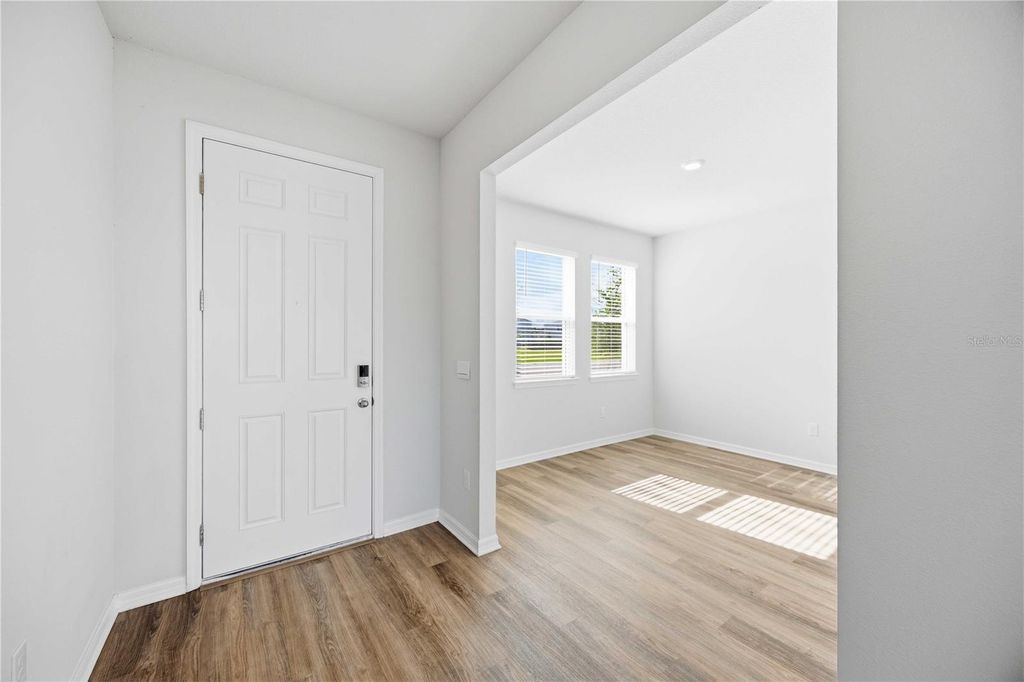 Image 6 of property listing at 624 160TH STREET E, Bradenton, FL 34212