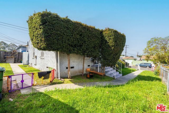 9506 S Manhattan Place, Los Angeles, CA 90047