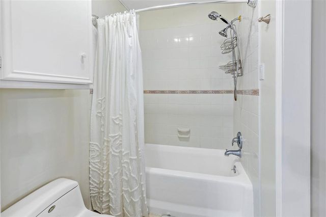 4601 W QUAIL HOLLOW Drive, Lake Charles, LA 70605