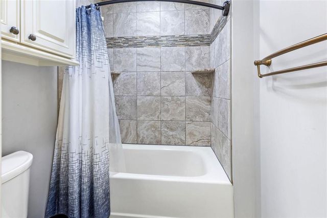 4601 W QUAIL HOLLOW Drive, Lake Charles, LA 70605