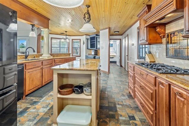 4601 W QUAIL HOLLOW Drive, Lake Charles, LA 70605