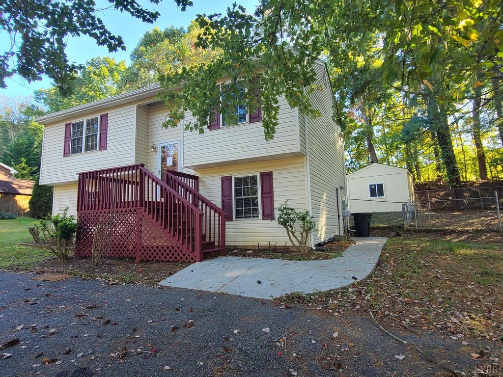 102 Springvale Drive, Lynchburg, VA 24502