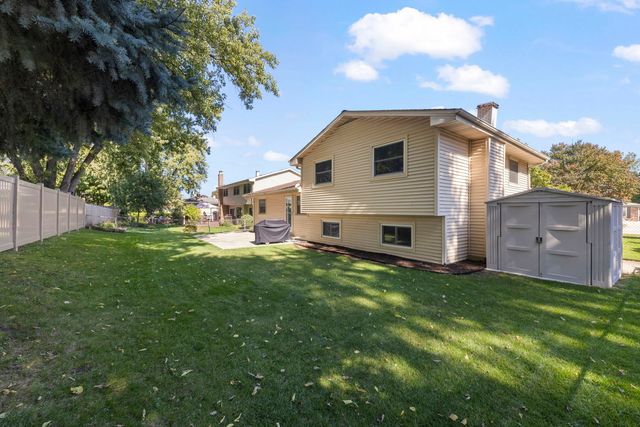 6S174 LAKEWOOD Drive, Naperville, IL 60540