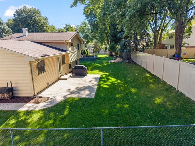 6S174 LAKEWOOD Drive, Naperville, IL 60540