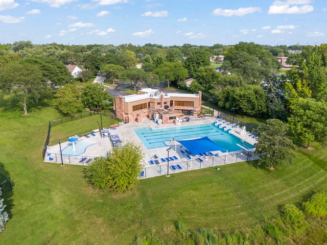 6S174 LAKEWOOD Drive, Naperville, IL 60540
