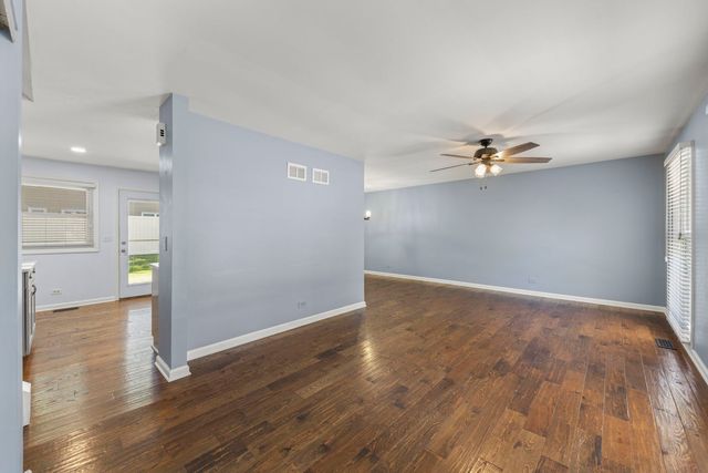 6S174 LAKEWOOD Drive, Naperville, IL 60540