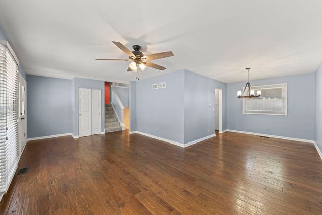 6S174 LAKEWOOD Drive, Naperville, IL 60540