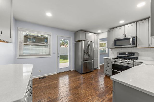 6S174 LAKEWOOD Drive, Naperville, IL 60540