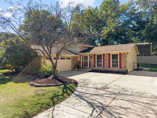 6S174 LAKEWOOD Drive, Naperville, IL 60540