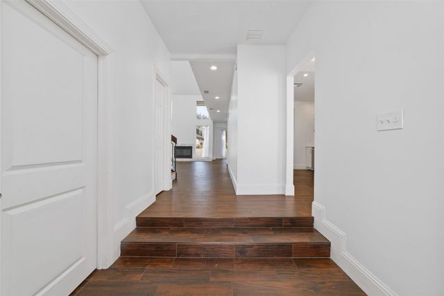 7655 S Braeswood Boulevard 5, Houston, TX 77071