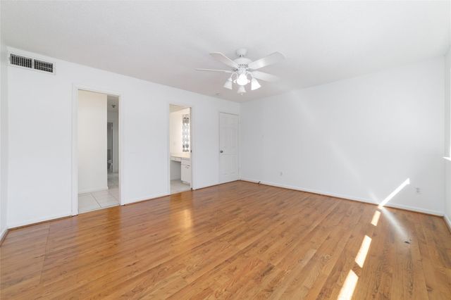 7655 S Braeswood Boulevard 5, Houston, TX 77071