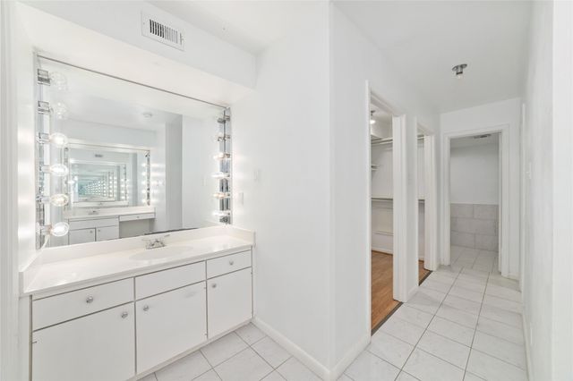 7655 S Braeswood Boulevard 5, Houston, TX 77071