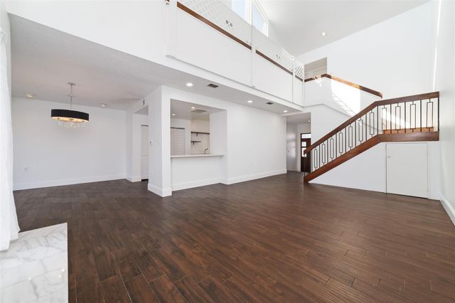 7655 S Braeswood Boulevard 5, Houston, TX 77071