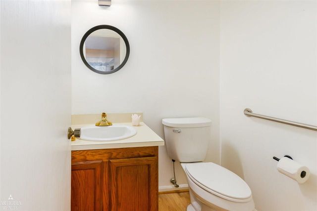 32 Meadow Wood Drive, Rochester Hills, MI 48307