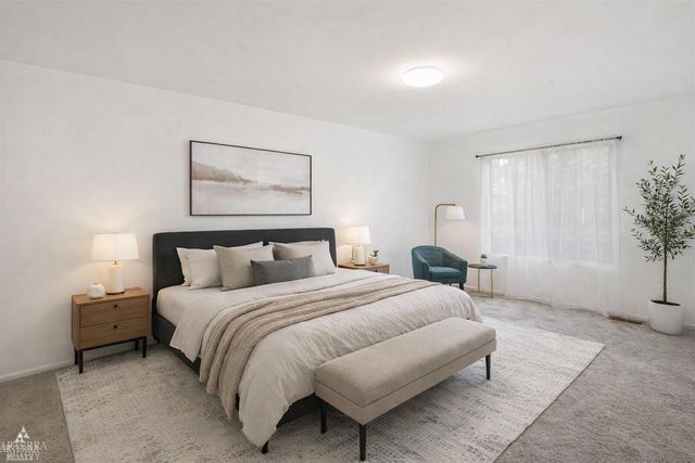 32 Meadow Wood Drive, Rochester Hills, MI 48307