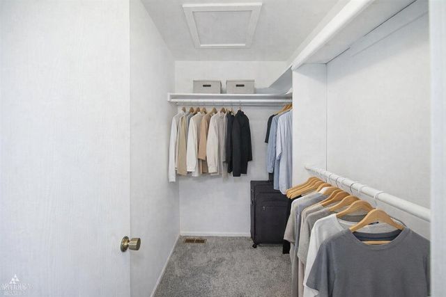 32 Meadow Wood Drive, Rochester Hills, MI 48307