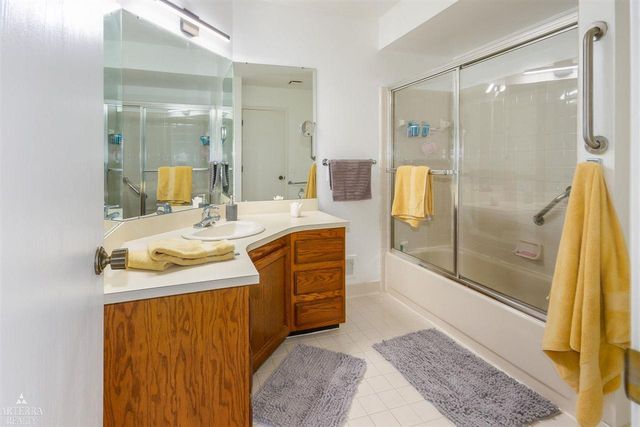 32 Meadow Wood Drive, Rochester Hills, MI 48307