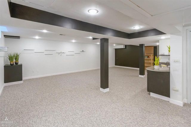 32 Meadow Wood Drive, Rochester Hills, MI 48307