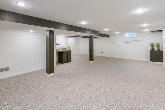 32 Meadow Wood Drive, Rochester Hills, MI 48307