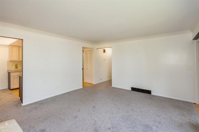 32 Meadow Wood Drive, Rochester Hills, MI 48307