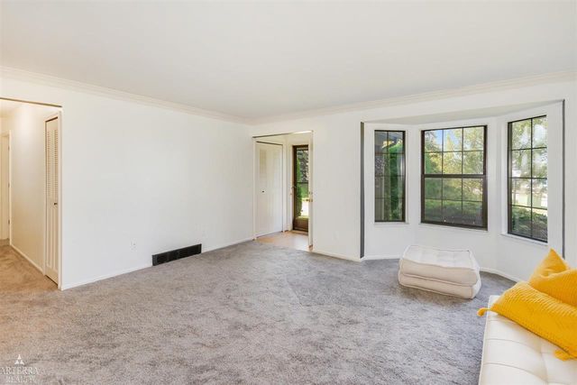 32 Meadow Wood Drive, Rochester Hills, MI 48307