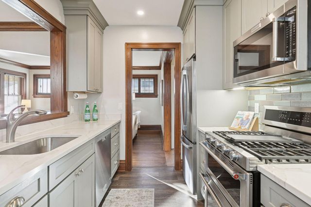 1717 Berkeley Avenue, Saint Paul, MN 55105