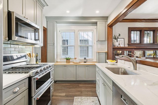 1717 Berkeley Avenue, Saint Paul, MN 55105