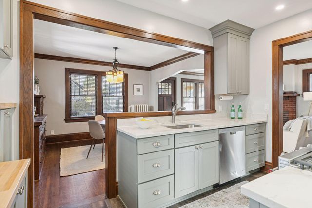 1717 Berkeley Avenue, Saint Paul, MN 55105